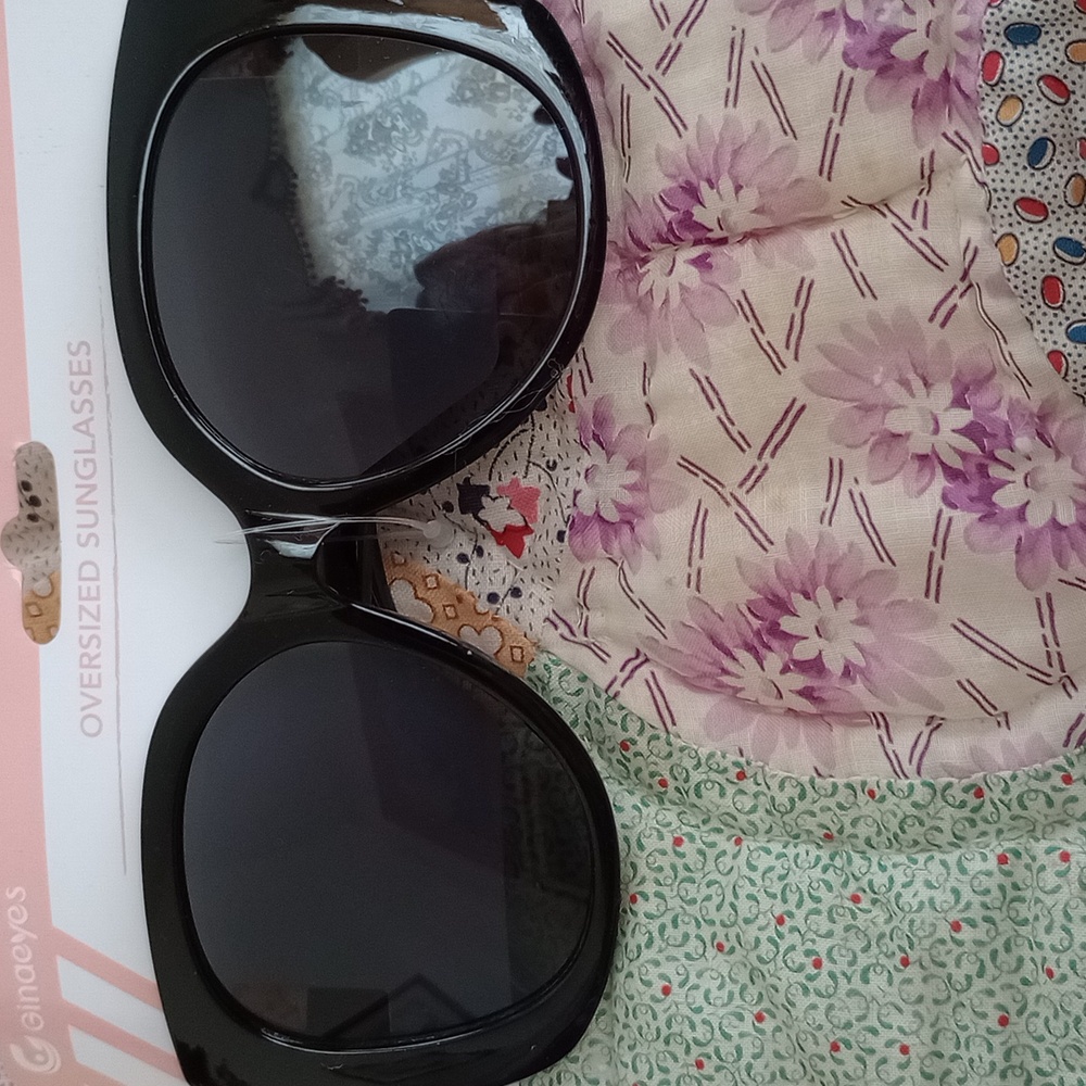 🧡3/$15 Bundle Only NWT U.V. Protection Panama Gold Oversized Black Sunglasses.